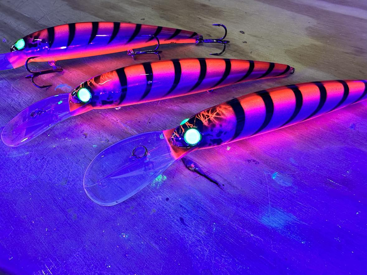 best uv loght for illuminating fishing lurs BOS Fabrication Glow Can Lure Charger 120 UV LEDs for fast and uniform charging 360 Northland UV Glo-Buster Flashlight