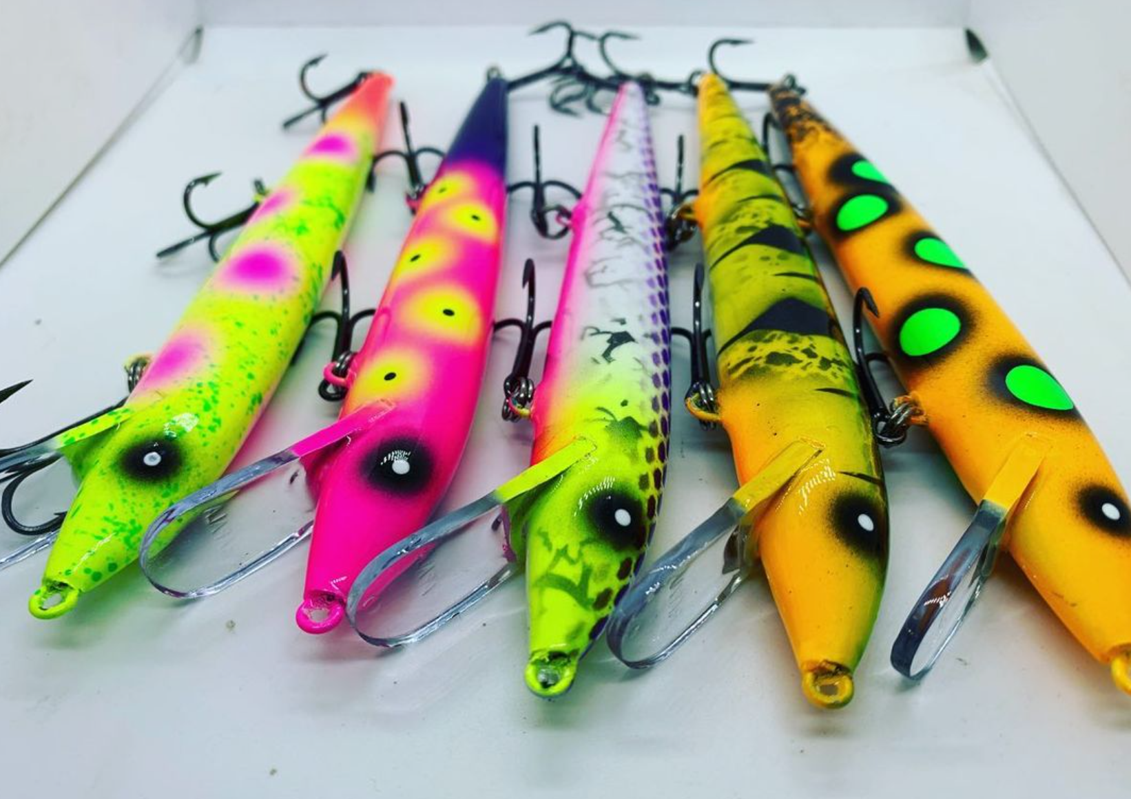 Custom Crankbait Painting – Vertical Jigs and Lures